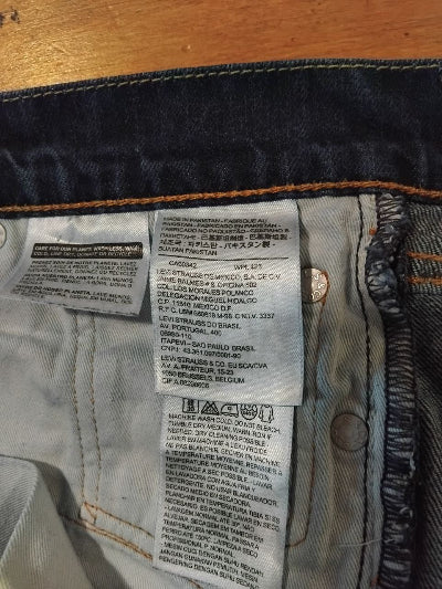 Jean Levi’s 510™  taille W33 L34, coloris bleu brut profond. Seconde main TBE