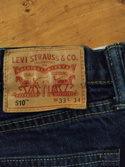 Jean Levi’s 510™  taille W33 L34, coloris bleu brut profond. Seconde main TBE