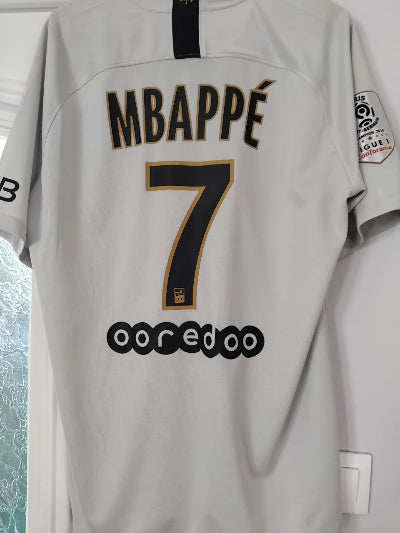 Maillot PSG extérieur 2018/19 Nike – Mbappé 7, patch Ligue 1 champion, seconde main TBE