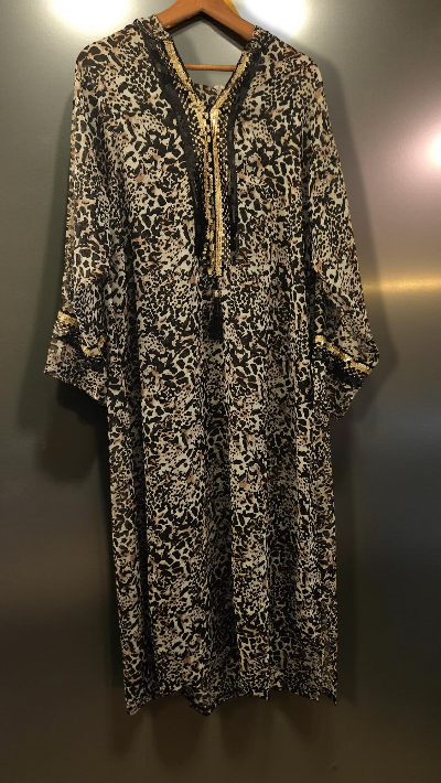 Abaya Soyeuse à Capuche Brodée de Doré T44 – Tenue Orientale Seconde Main TBE