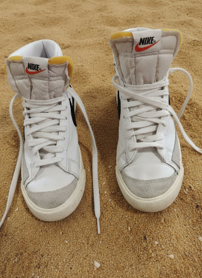 Nike Blazer Mid ’77 Blanches à Swoosh Noir T41 – Baskets Montantes Seconde Main TBE