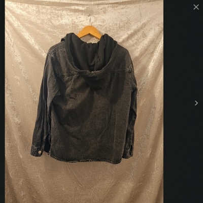 Chemise en jean noire à capuche Zara – Surchemise streetwear moderne 12/13 ans, seconde main TBE