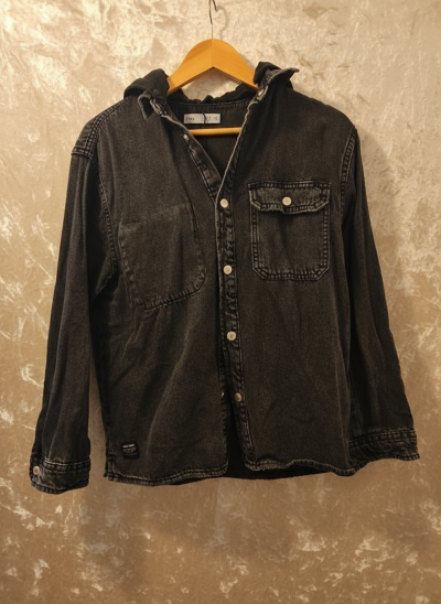 Chemise en jean noire à capuche Zara – Surchemise streetwear moderne 12/13 ans, seconde main TBE