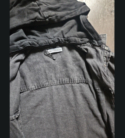Chemise en jean noire à capuche Zara – Surchemise streetwear moderne 12/13 ans, seconde main TBE