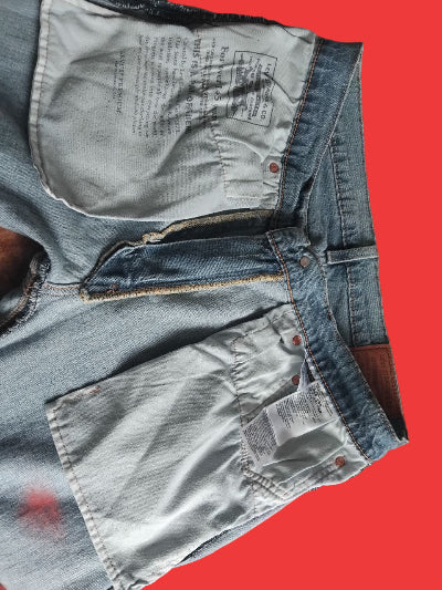 LEVI'S 511 .Taille 34 X 34. Bleu clair légèrement délave. Seconde main en TBE