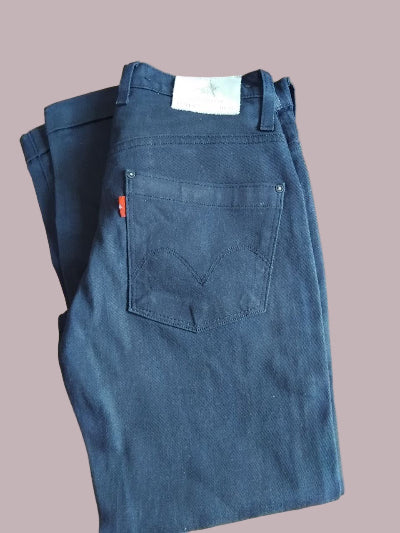 Jean Levi’s Carefully Nurtured Bleu Marine W27 L28 – Modèle Collector seconde main TBE