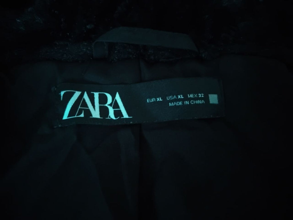 Manteau Long ZARA en Fausse Fourrure Noire – Chic, Chaud et Élégant, Coupe Oversize