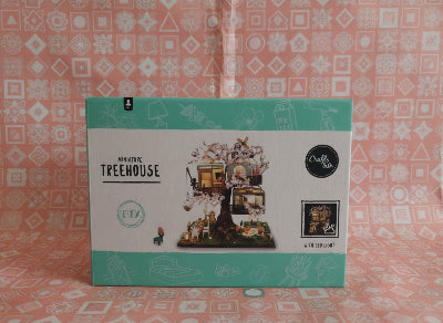 Cabane miniature dans un cerisier en fleurs Crafts & Co. Neuf