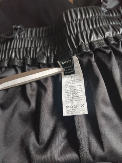 Pantalon en simili cuir- SHEINè=- Taille L - Seconde main TBE