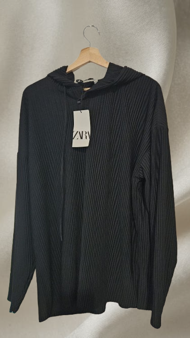 Pull Noir ZARA à Effet Plissé Taille M – Mode Tendance Seconde Main TBE