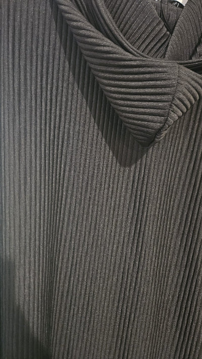 Pull Noir ZARA à Effet Plissé Taille M – Mode Tendance Seconde Main TBE