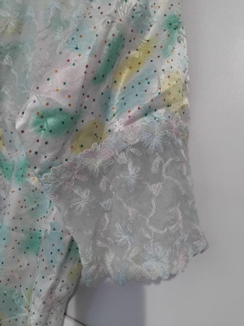 Robe de nuit pastel vintage femme – Satin léger et dentelle florale, seconde main TBE