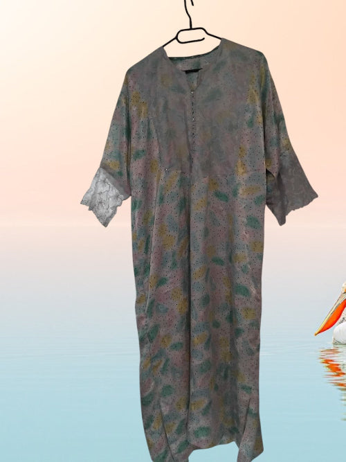 Robe de nuit pastel vintage femme – Satin léger et dentelle florale, seconde main TBE