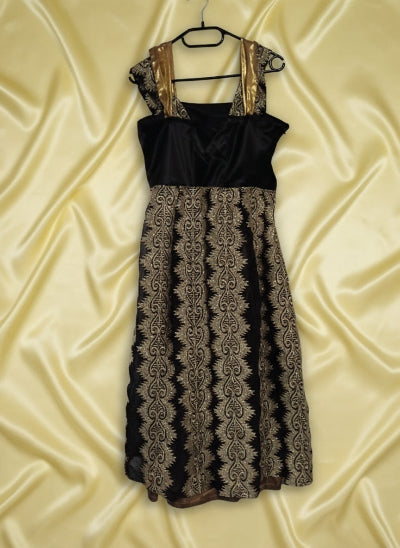 Robe noir dorée élégante, seconde main TBE