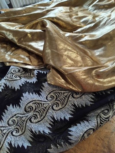 Robe noir dorée élégante, seconde main TBE