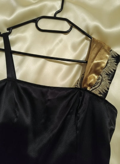 Robe noir dorée élégante, seconde main TBE