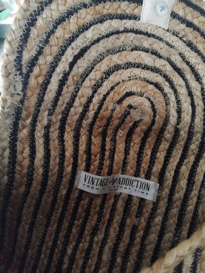 Sac artisanal en JUTE avec pompons . Neuf