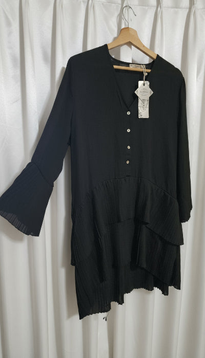 Tunique Red Queen Noire Plissée L/XL – Élégante, Fluide et Neuve