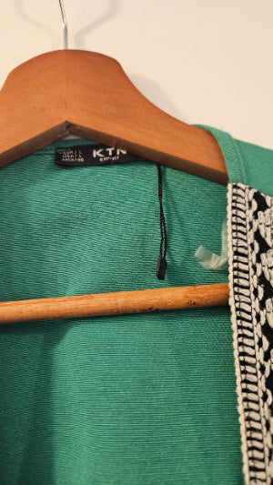 Caftan Court Vert Brodé – Tenue Orientale Tendance TU Seconde Main TBE