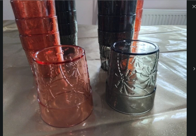 Lot de 24 verres empilables – Gris & Rouge Clair Transparent – 300 ml – Design Palmier Relief neuf