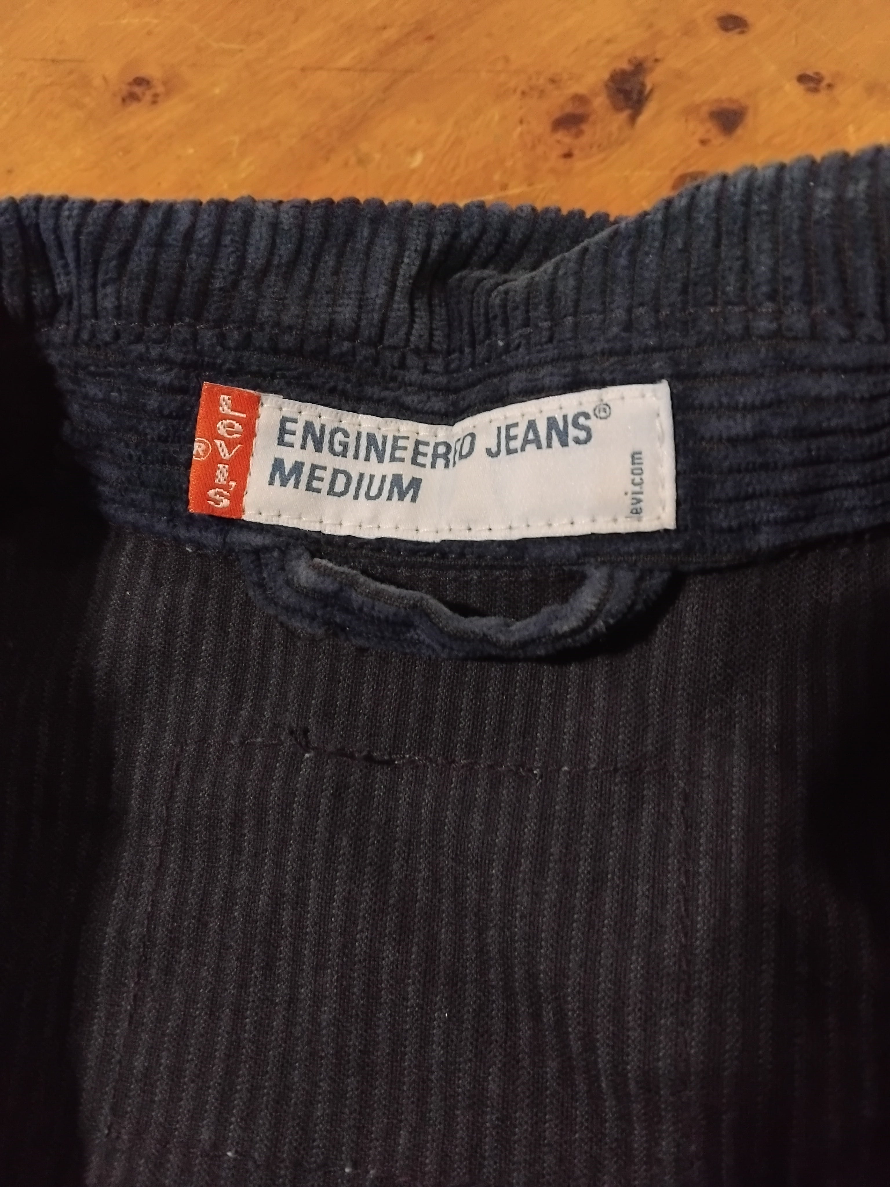 Veste Levi’s Engineered Jeans en velours côtelé bleu – Made in Morocco, vintage années 2000, seconde main TBE