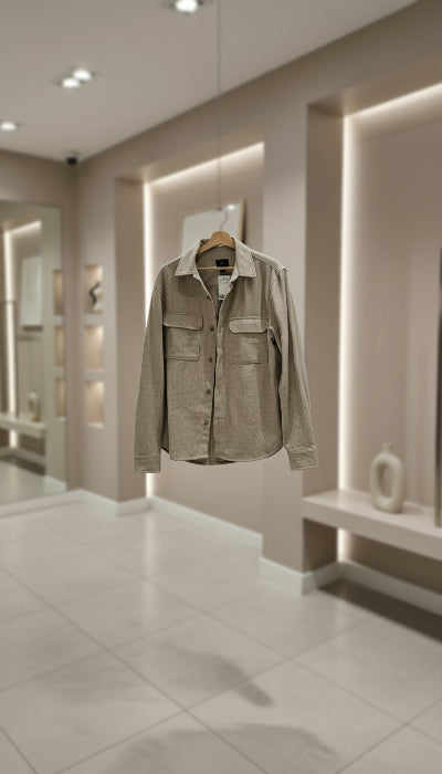 Surchemise ou veste, feutré, beige. Taille M. Neuf