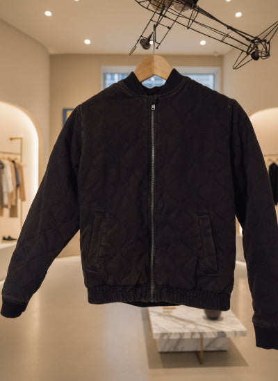 Veste noire, légèrement matelassée, style jean – KIABI" 12 ans, seconde main en TBE.