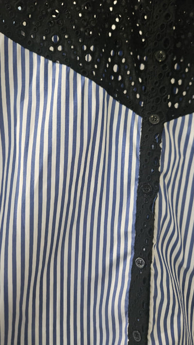 Chemise Rayée Bleue avec Dentelle Noire ZARA Taille S – Élégante Seconde Main TBE