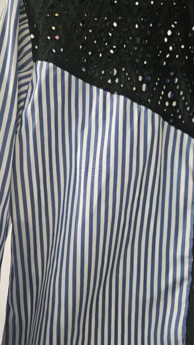 Chemise Rayée Bleue avec Dentelle Noire ZARA Taille S – Élégante Seconde Main TBE